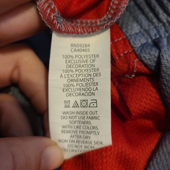 𝅺Place sport boys 3T athletic shorts, red silver and gray - Picture 4 of 4